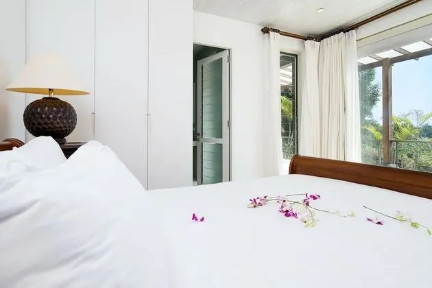 6-Bedroom Villa
