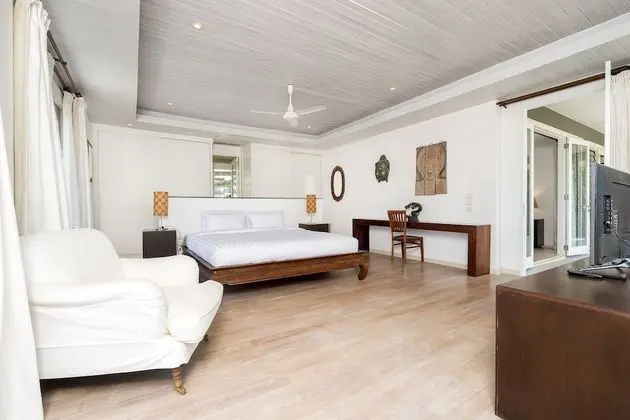 6-Bedroom Villa
