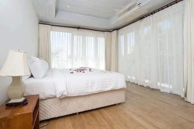 6-Bedroom Villa