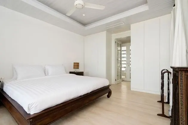 6-Bedroom Villa