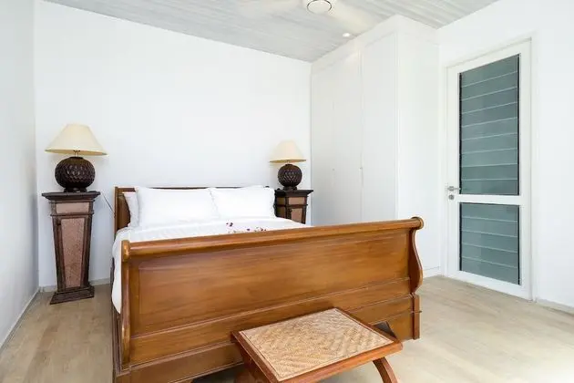 6-Bedroom Villa
