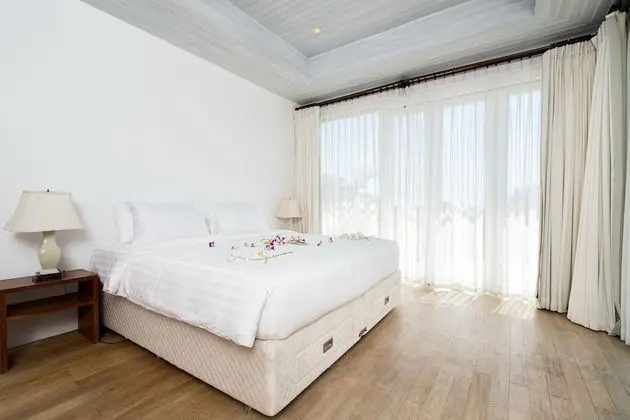 6-Bedroom Villa