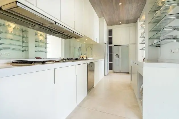 6-Bedroom Villa