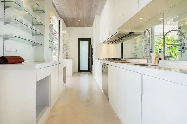 6-Bedroom Villa