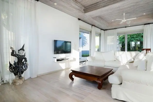 6-Bedroom Villa