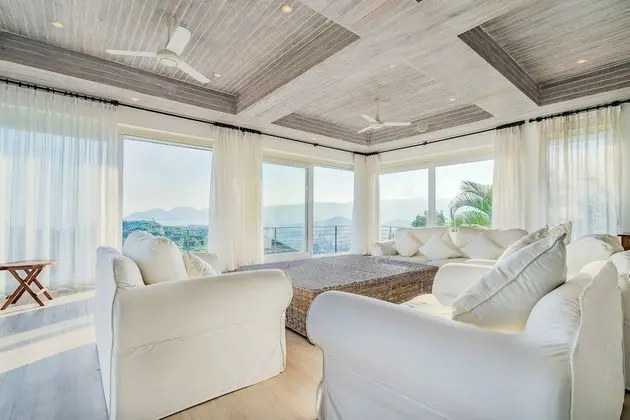 6-Bedroom Villa