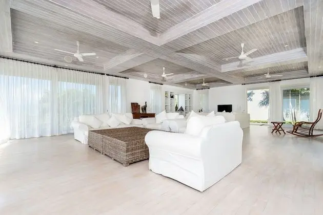 6-Bedroom Villa
