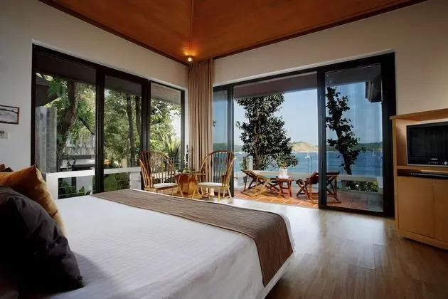 Deluxe Pavilion Beachfront Room