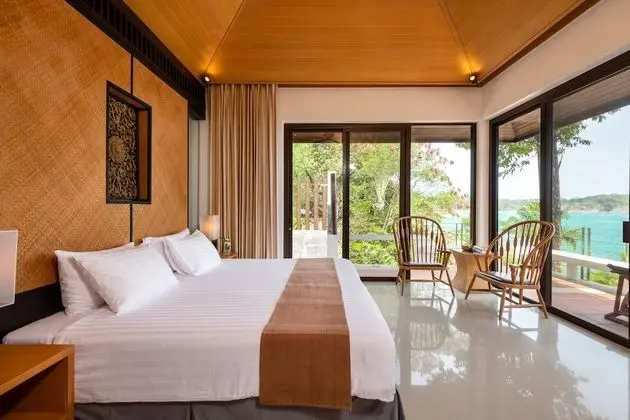 Deluxe Pavilion Beachfront Room