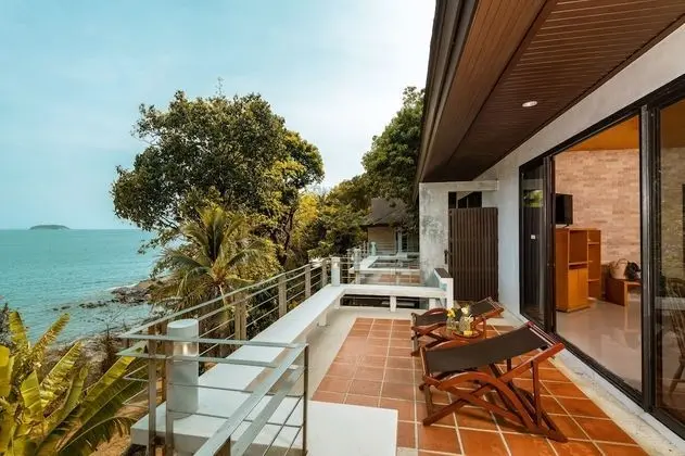 Deluxe Pavilion Beachfront Room