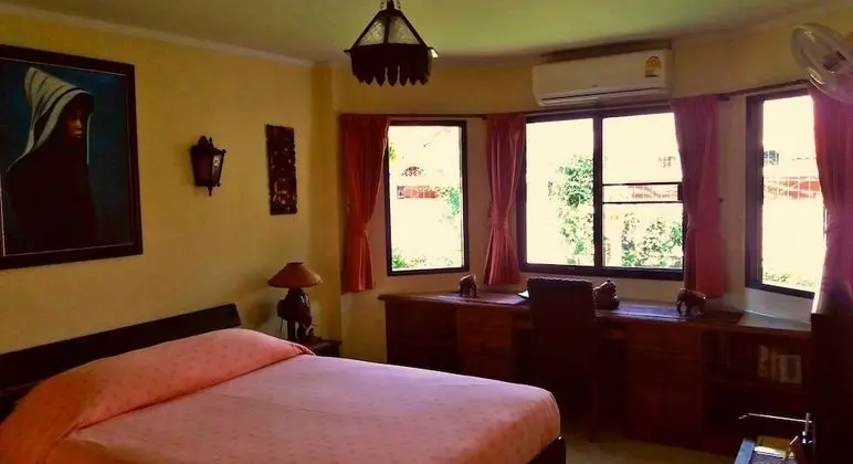 4 Bedroom Poolside Villa
