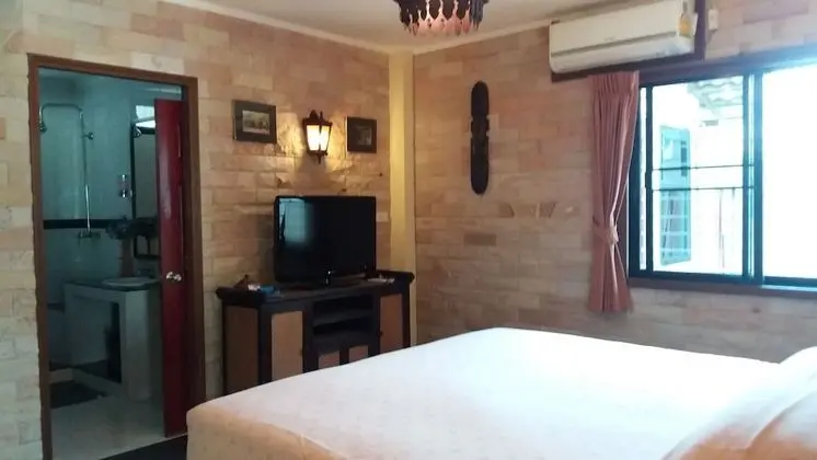 4 Bedroom Poolside Villa