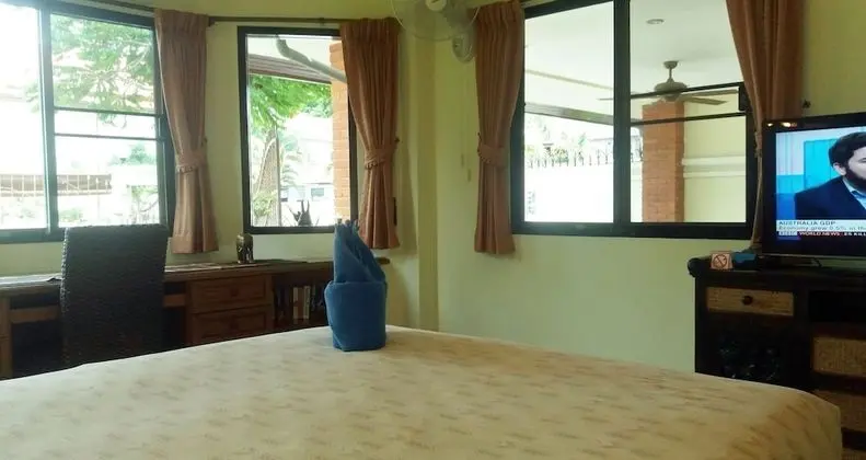 4 Bedroom Poolside Villa