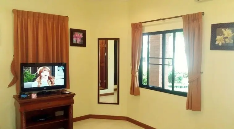 4 Bedroom Poolside Villa
