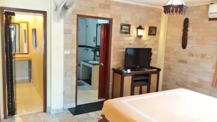 4 Bedroom Poolside Villa