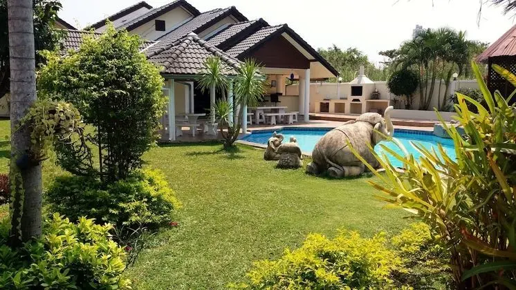 4 Bedroom Poolside Villa