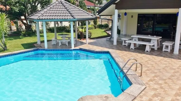 4 Bedroom Poolside Villa