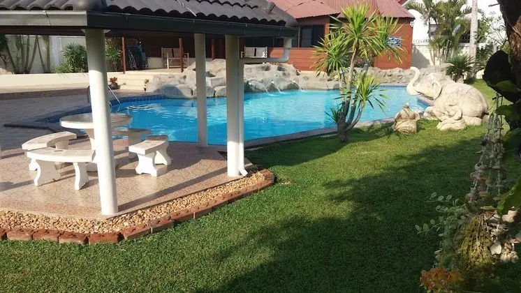 4 Bedroom Poolside Villa