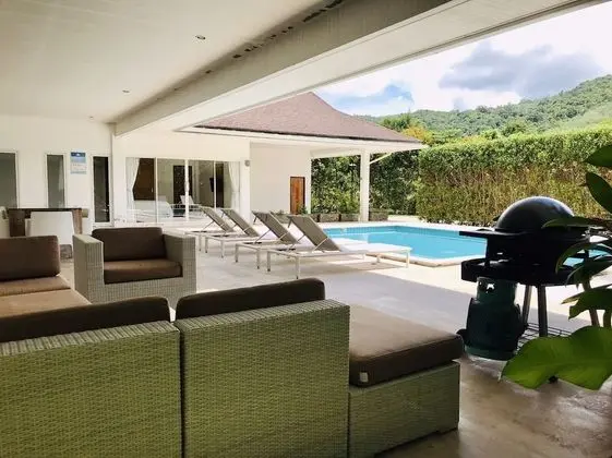 4 Bedrooms Private Pool Villa