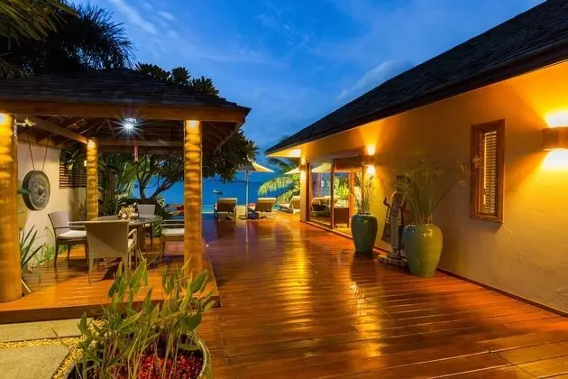 Luxury Villa, 3 Yatak Odası, Plaj Manzaralı, Denize Sıfır