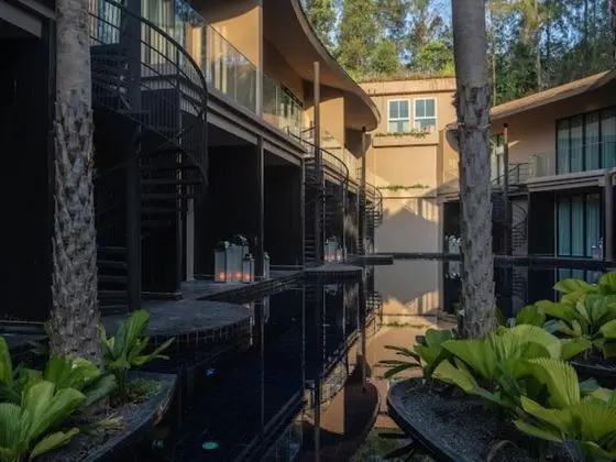 Habour Pool Access Room