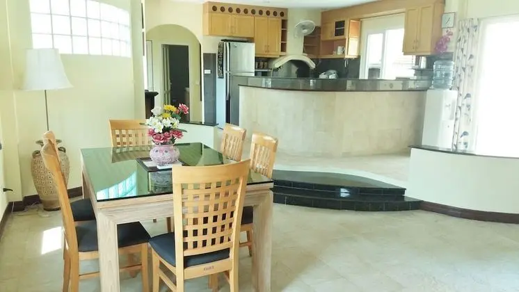 4 Bedrooms, 4 Bathrooms Pool Villa