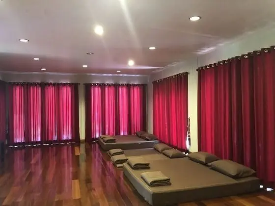 Family Room with Pool Side