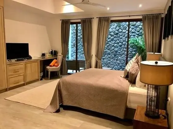 8 Bedroom Private Pool