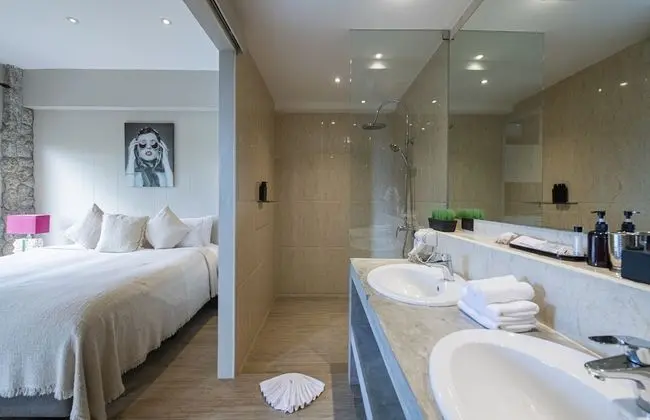 8 Bedroom Private Pool