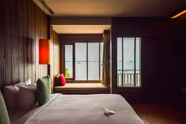 Deluxe Seaview