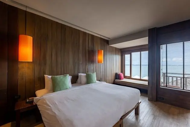 Deluxe Seaview