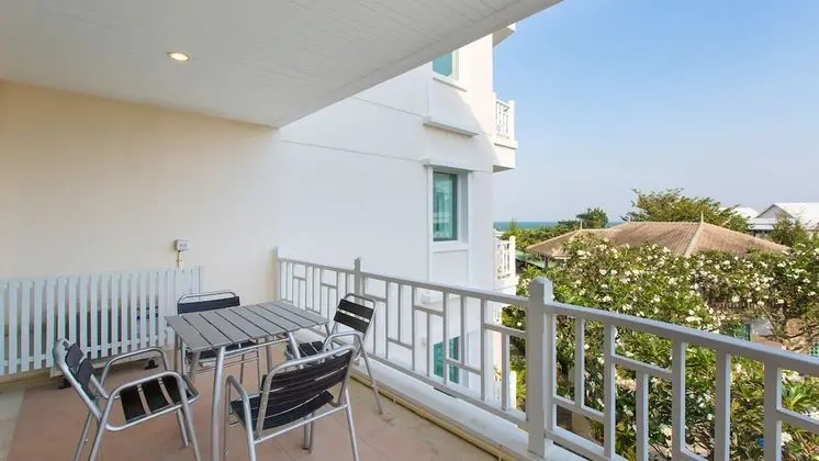 2 Bedroom Apartment with Sea View (Free WIFI in room)