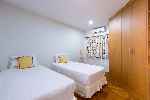 2 Bedroom Apartment with Sea View (Free WIFI in room)
