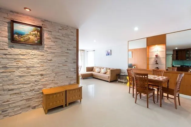 2 Bedroom Apartment with Sea View (Free WIFI in room)