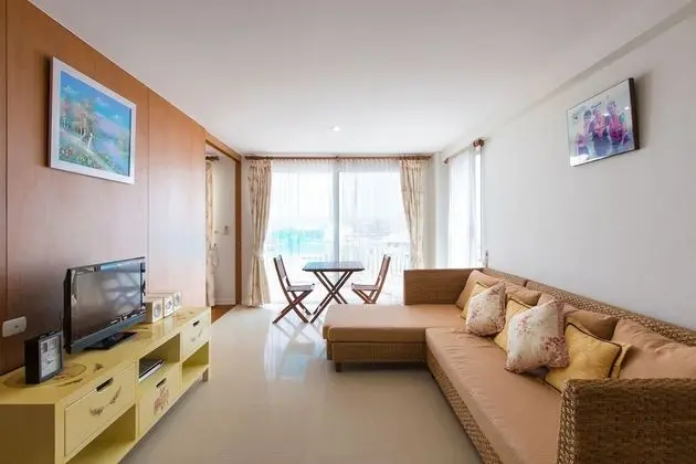 2 Bedroom Apartment with Sea View (Free WIFI in room)