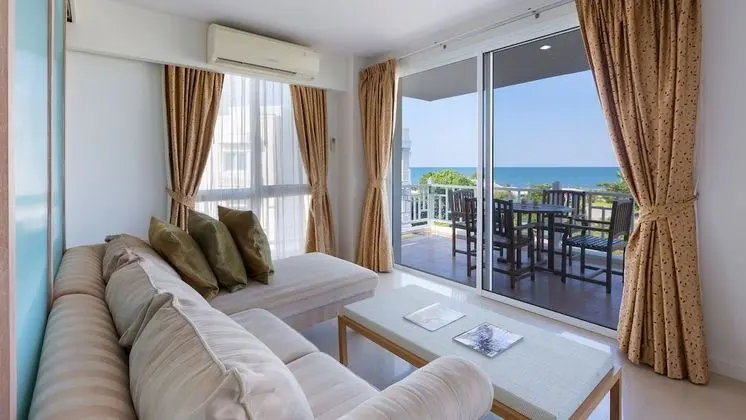 2 Bedroom Apartment with Sea View (Free WIFI in room)
