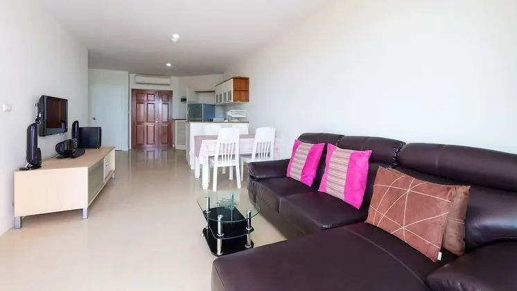 2 Bedroom Apartment with Sea View (Free WIFI in room)