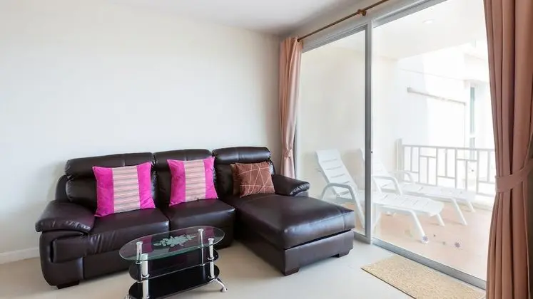 2 Bedroom Apartment with Sea View (Free WIFI in room)