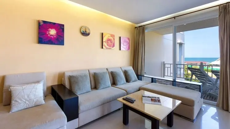 2 Bedroom Apartment with Sea View (No WiFi in room)