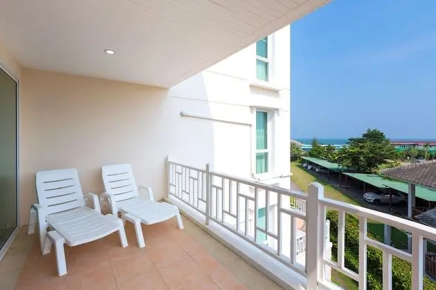 2 Bedroom Apartment with Sea View (No WiFi in room)
