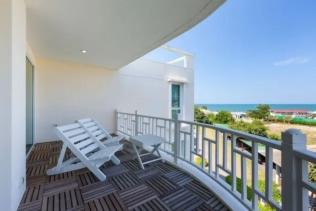 2 Bedroom Apartment with Sea View (No WiFi in room)