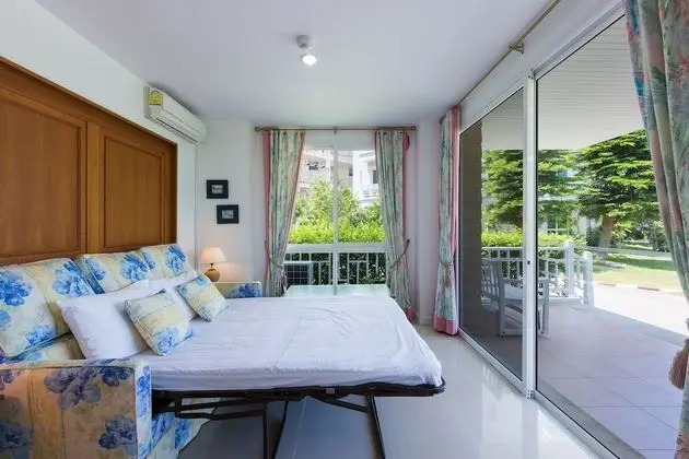 3 Bedroom Apartment next to Swimming Pool (Free WIFI in room)
