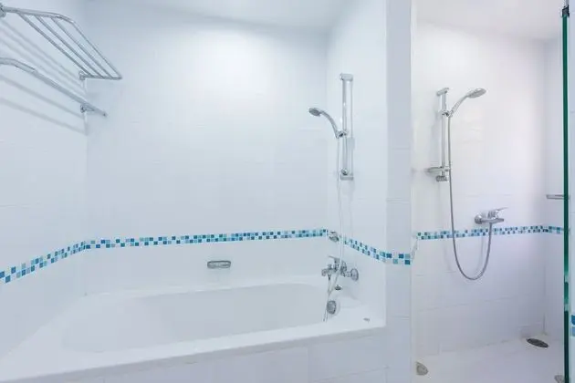 3 Bedroom Apartment next to Swimming Pool (Free WIFI in room)