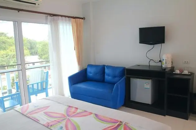 Deluxe Tek Büyük Yataklı Oda, Havuz Manzaralı