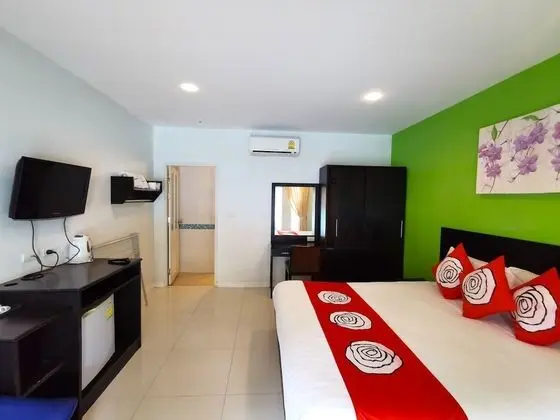 Deluxe Tek Büyük Yataklı Oda, Havuz Manzaralı