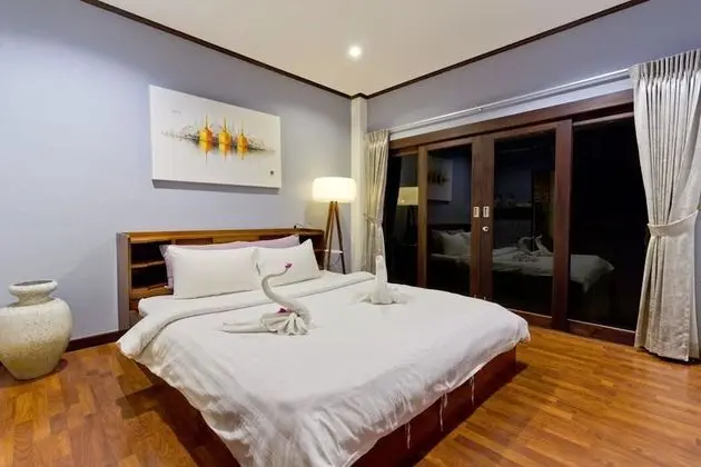 4-Bedroom Villa with Sea View