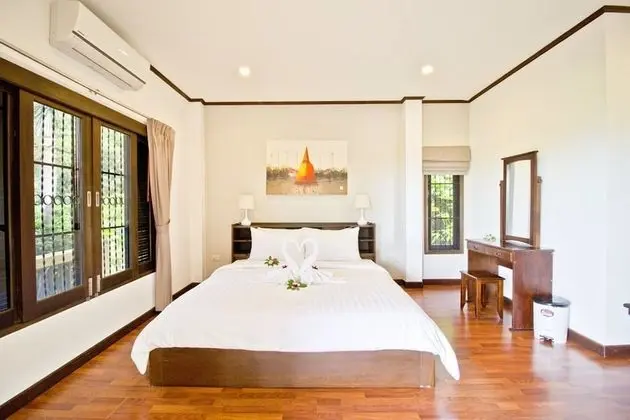 4-Bedroom Villa with Sea View