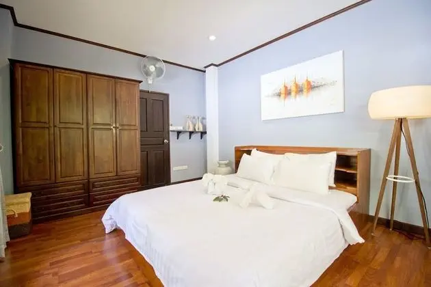 4-Bedroom Villa with Sea View