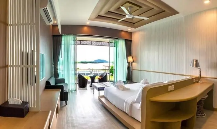 Deluxe Seaview