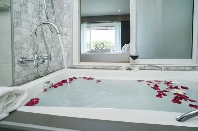 Deluxe Seaview